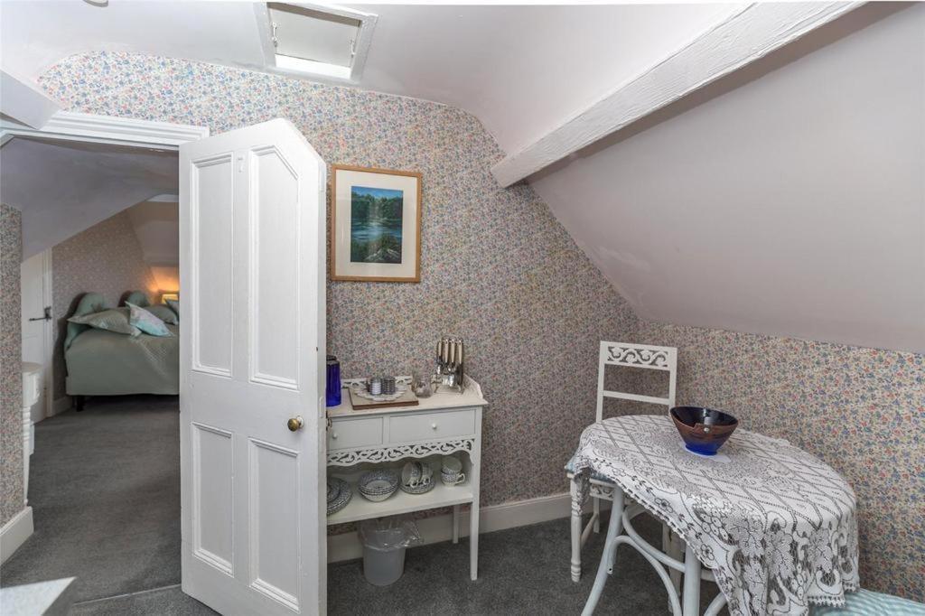 Pendyffryn Manor Bed & Breakfast Little Haven Buitenkant foto